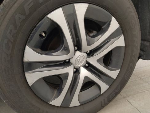 Used 2018 Toyota RAV4 LE w/ All Weather Liner Package AWD/4WD image 31
