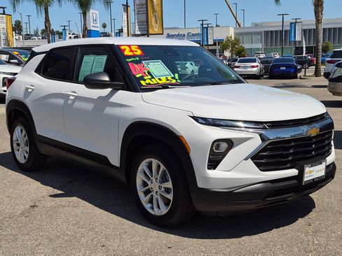 Used 2025 Chevrolet TrailBlazer LS w/ LS Convenience Package FWD image 3