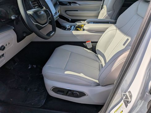 New 2026 Jeep Grand Wagoneer 4WD image 12
