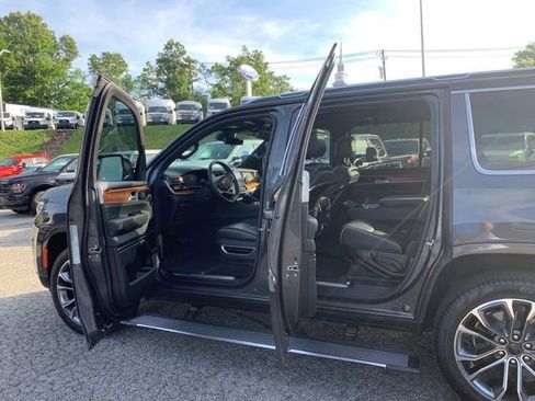 Used 2025 Jeep Grand Wagoneer Series III AWD/4WD image 18