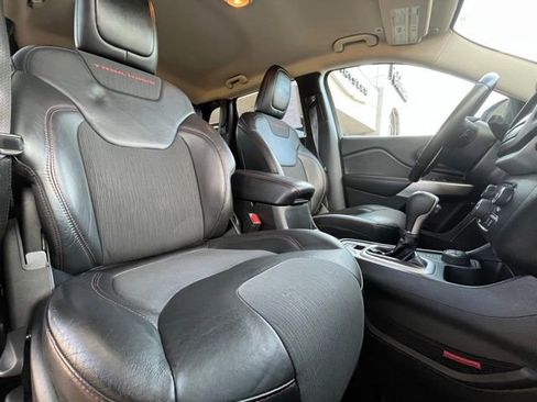 Used 2018 Jeep Cherokee Trailhawk image 28