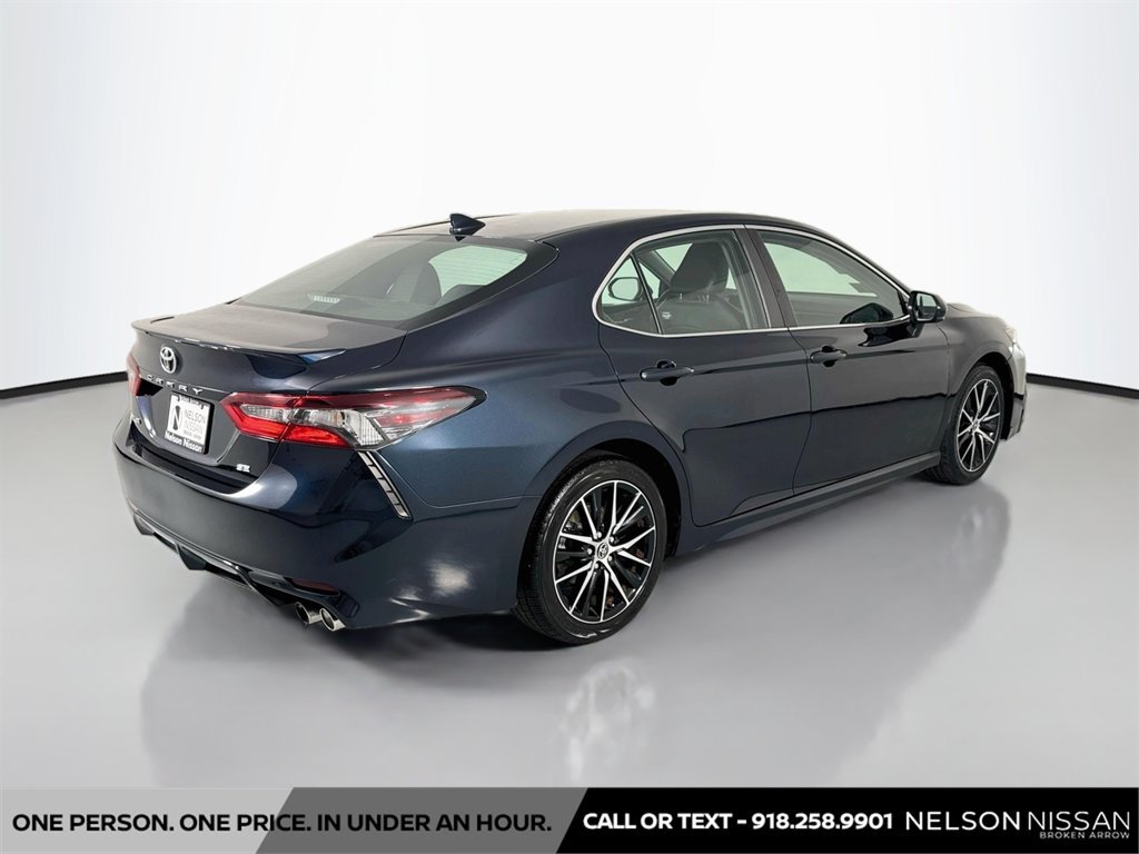 Used 2021 Toyota Camry SE FWD image 5