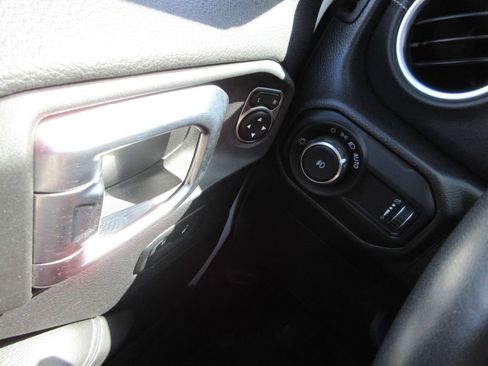 Used 2023 Jeep Wrangler Unlimited Sahara w/ LED Lighting Group AWD/4WD image 24