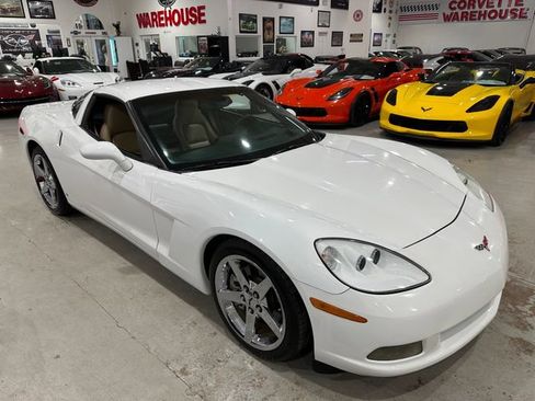 Used 2007 Chevrolet Corvette Coupe w/ Preferred Equipment Group RWD image 16