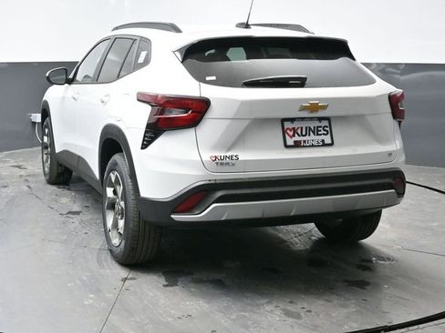 New 2026 Chevrolet Trax LT w/ Driver Confidence Package FWD image 10