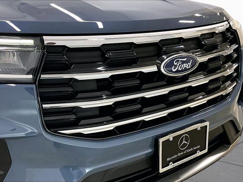Used 2025 Ford Explorer Active w/ Active Comfort Package RWD image 30
