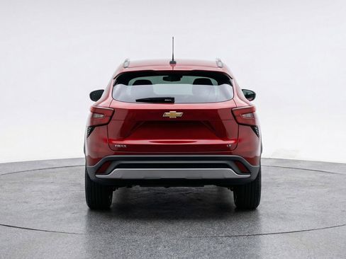 Used 2025 Chevrolet Trax LT FWD image 7