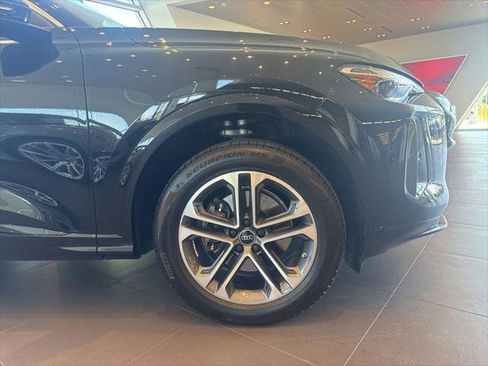 Used 2025 Audi Q5 Premium w/ Convenience Package AWD/4WD image 9