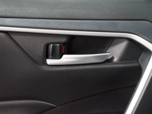 Certified 2025 Toyota RAV4 XLE FWD image 32