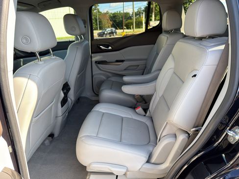 Used 2021 GMC Acadia SLT w/ Technology Package FWD image 25