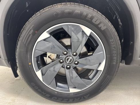 Used 2024 Nissan Rogue SV AWD/4WD image 34