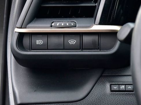 Used 2023 Toyota Crown Limited image 29