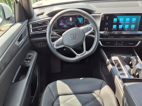 Used 2024 Volkswagen Atlas Cross Sport SE AWD/4WD image 4