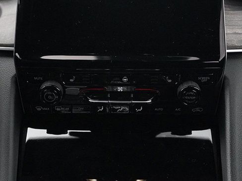 Used 2025 Jeep Grand Cherokee Limited image 49