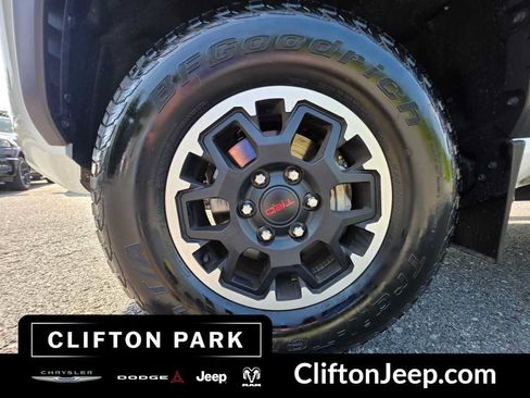 Used 2024 Toyota Tacoma TRD Off-Road AWD/4WD image 29