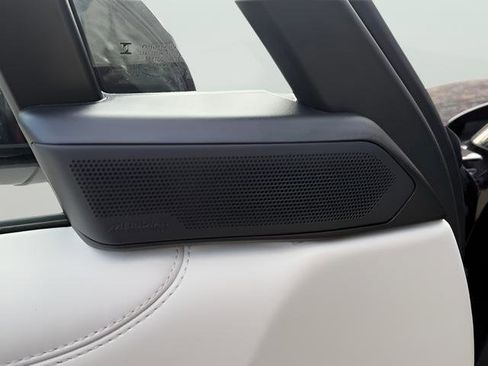 Certified 2025 Land Rover Range Rover SE image 19