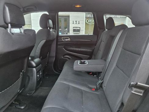 Used 2014 Jeep Grand Cherokee Laredo w/ 18" Wheel & 8.4" Radio Group AWD/4WD image 12