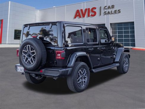 Used 2024 Jeep Wrangler Sahara image 6