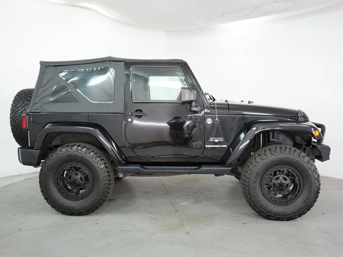 Used 2017 Jeep Wrangler Sahara AWD/4WD image 5