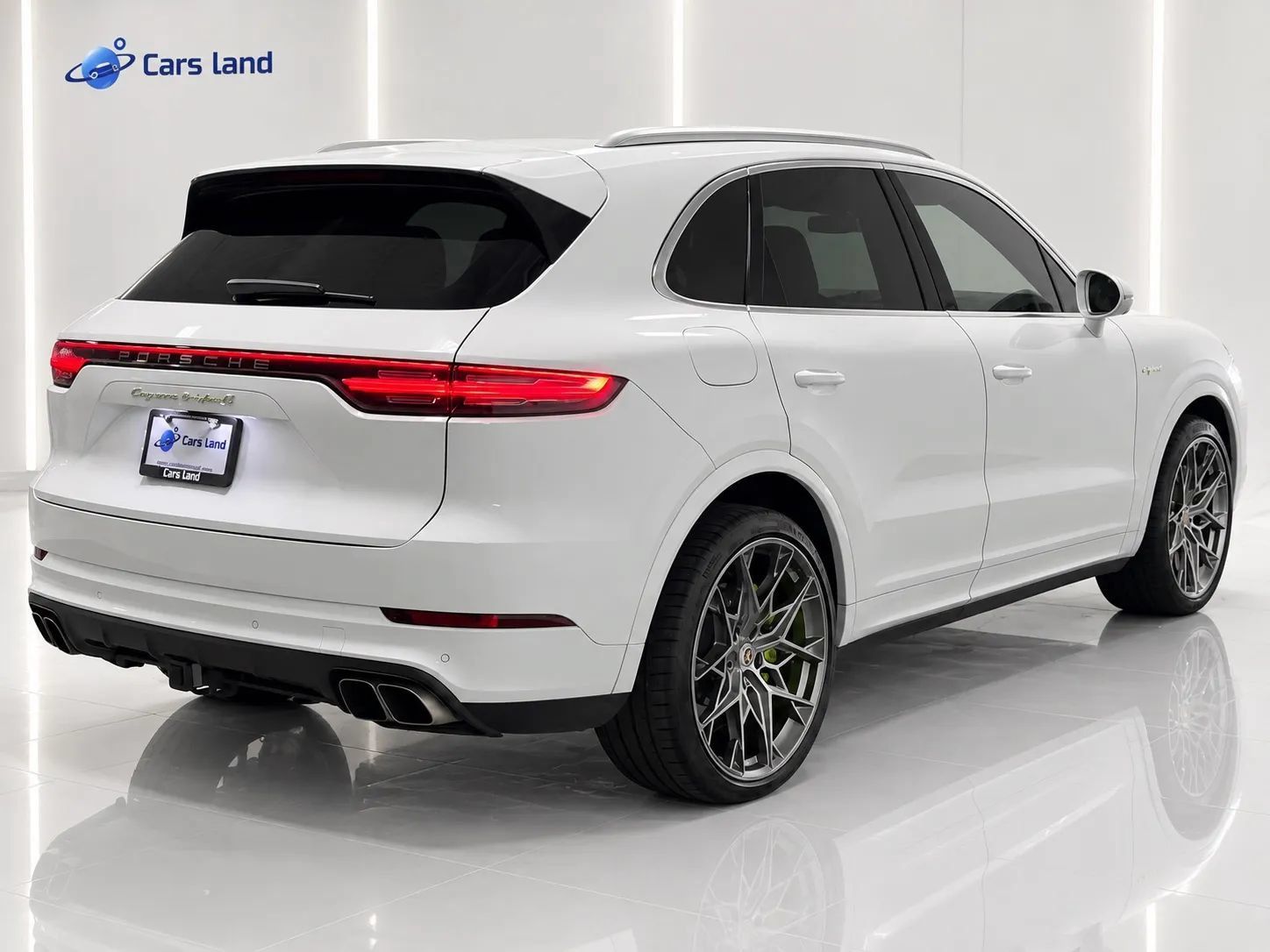 Used 2021 Porsche Cayenne Turbo S AWD/4WD image 3