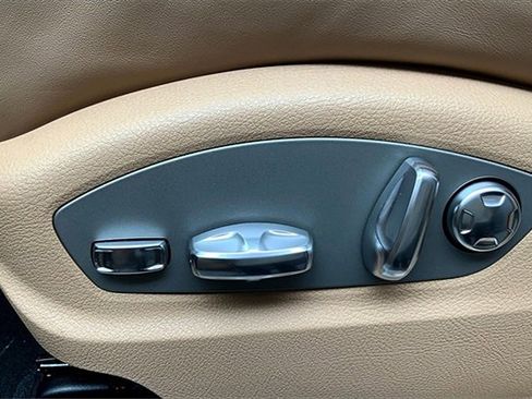 New 2025 Porsche Macan Turbo image 31