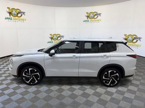 Used 2023 Mitsubishi Outlander SE image 6