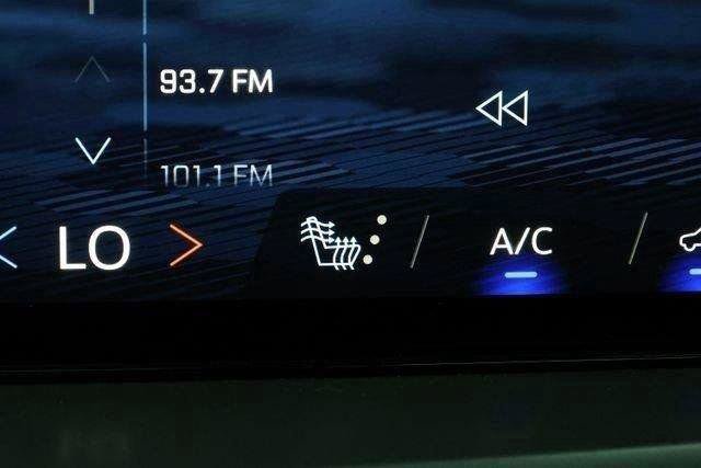 Used 2024 Chevrolet Traverse LT AWD/4WD image 18