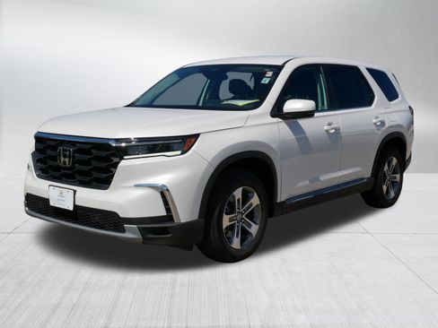 Certified 2025 Honda Pilot EX-L image 3