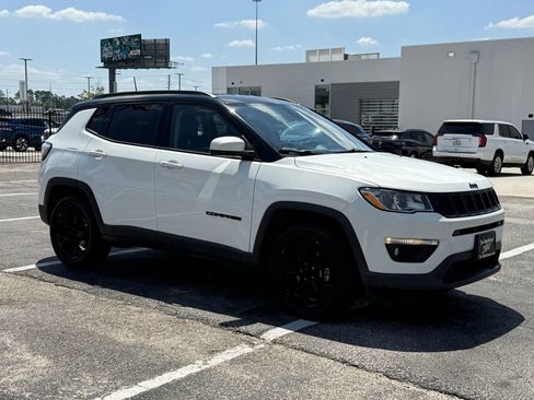 Used 2019 Jeep Compass Latitude FWD image 3