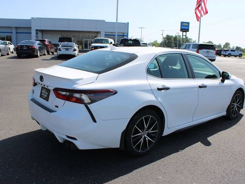 Used 2024 Toyota Camry SE FWD image 9
