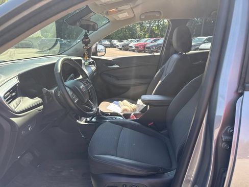 Used 2024 Buick Encore GX Preferred w/ Comfort Package FWD image 9