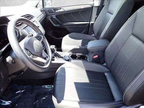 Used 2022 Volkswagen Tiguan SE image 12