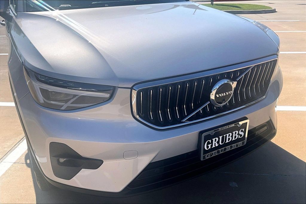 Certified 2024 Volvo XC40 B5 Plus w/ Protection Package Premier AWD/4WD image 38
