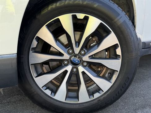 Used 2017 Subaru Outback 2.5i Limited AWD/4WD image 5