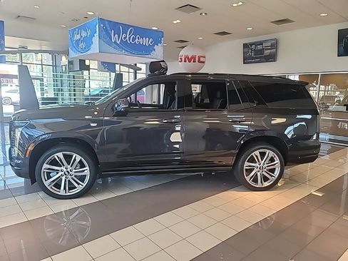 Used 2026 Cadillac Escalade Sport w/ Touring Package image 4