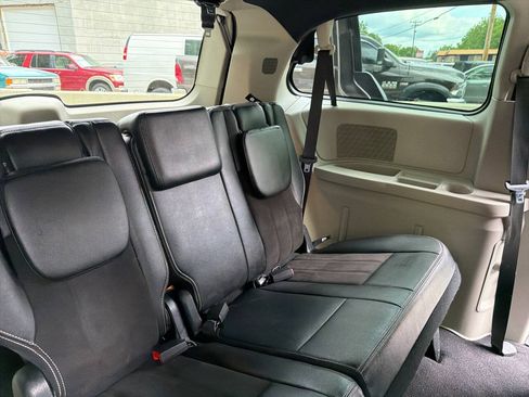 Used 2019 Dodge Grand Caravan SXT FWD image 25