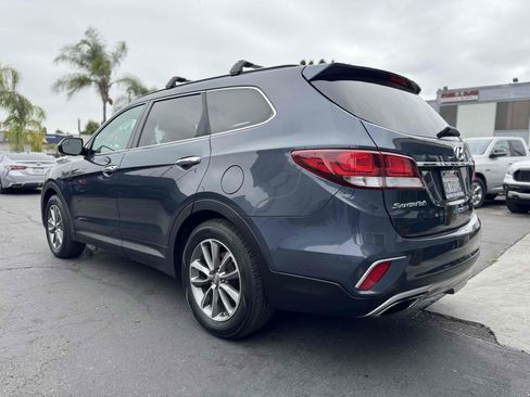 Used 2017 Hyundai Santa Fe SE FWD image 7