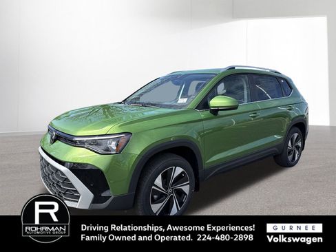 Used 2025 Volkswagen Taos SE image 1
