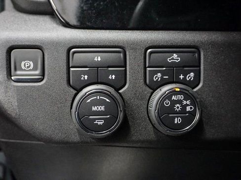 Used 2025 Chevrolet Silverado 3500 LT w/ Convenience Package image 9