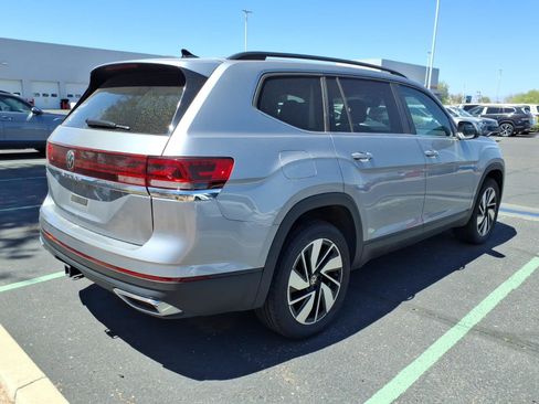 Used 2024 Volkswagen Atlas SE FWD image 3