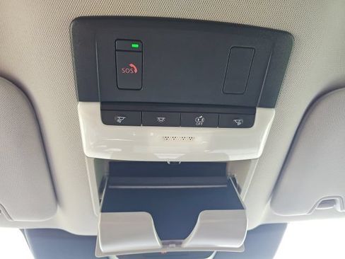 Used 2023 Nissan Pathfinder SL FWD image 44