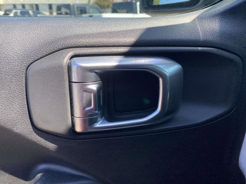 Used 2020 Jeep Wrangler Unlimited Sport image 17