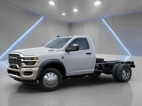 New 2026 RAM 5500 Tradesman w/ Chrome Appearance Group image 2