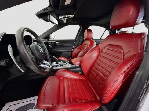 Used 2024 Alfa Romeo Giulia Veloce RWD image 24