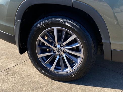 Used 2019 Toyota Highlander XLE image 8