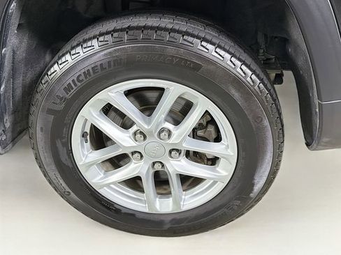 Used 2025 Jeep Grand Cherokee L Laredo AWD/4WD image 33