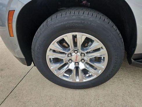Used 2025 GMC Yukon XL Denali RWD image 32