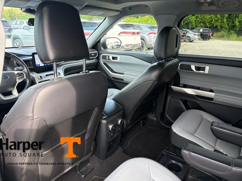 Used 2021 Ford Explorer XLT w/ Equipment Group 202A AWD/4WD image 11