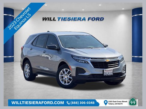 Used 2023 Chevrolet Equinox LS FWD image 1