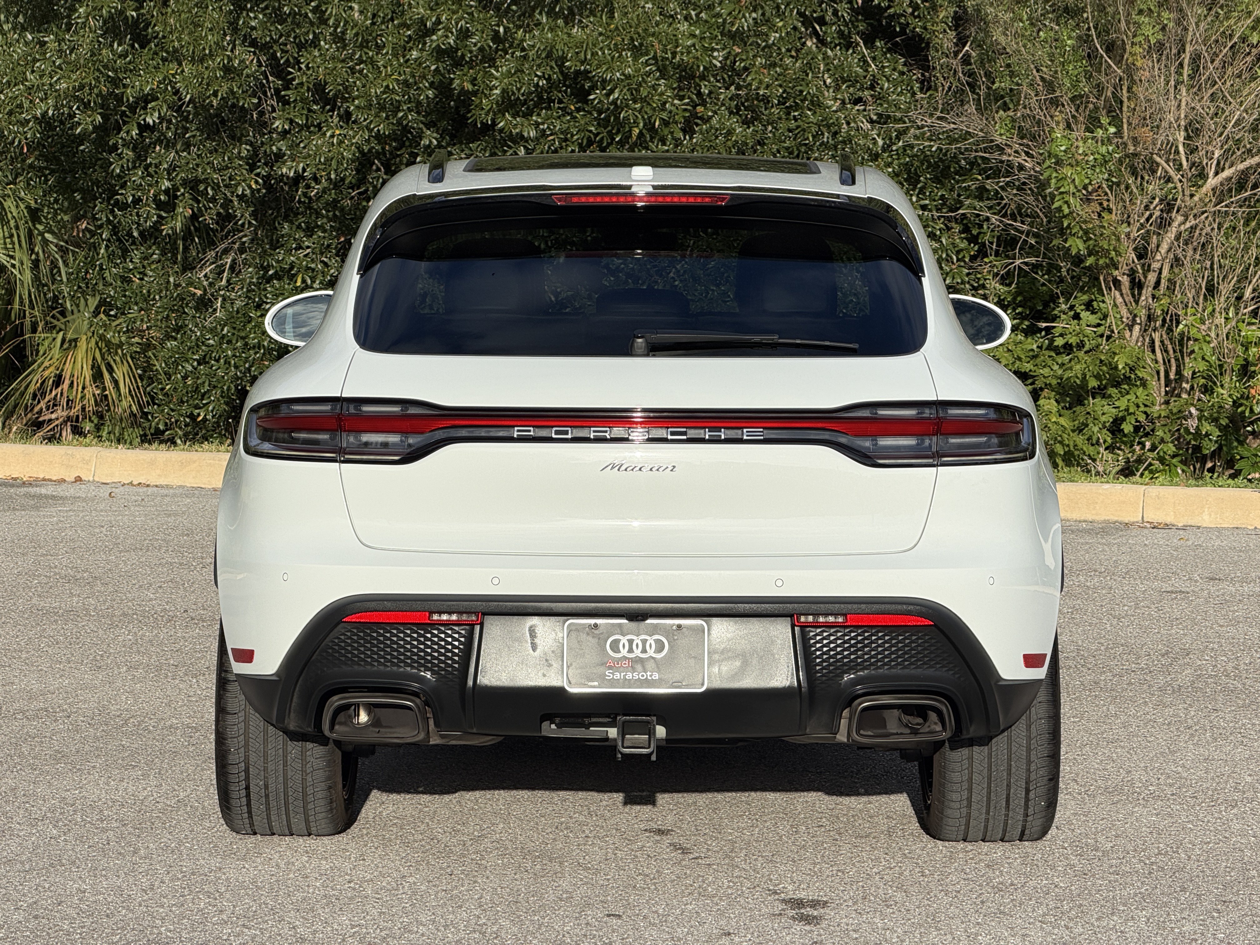 Used 2023 Porsche Macan AWD/4WD image 6